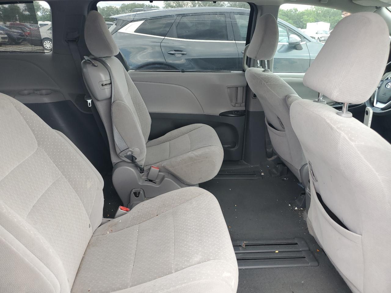 Lot #3294712145 2019 TOYOTA SIENNA LE