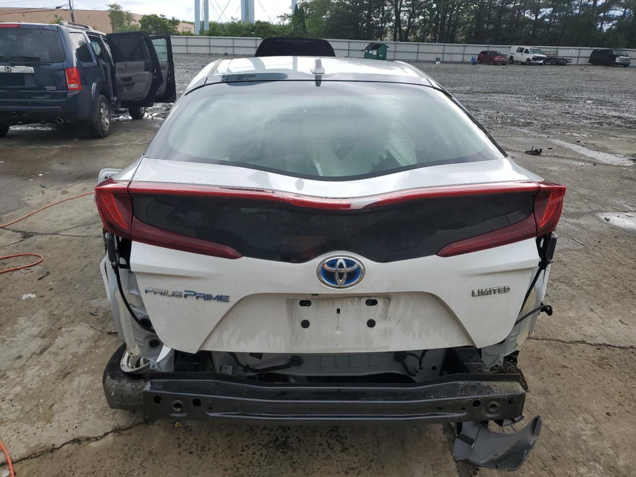 TOYOTA PRIUS PRIME LE