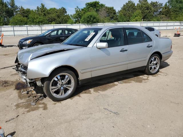 MERCEDES-BENZ E 320