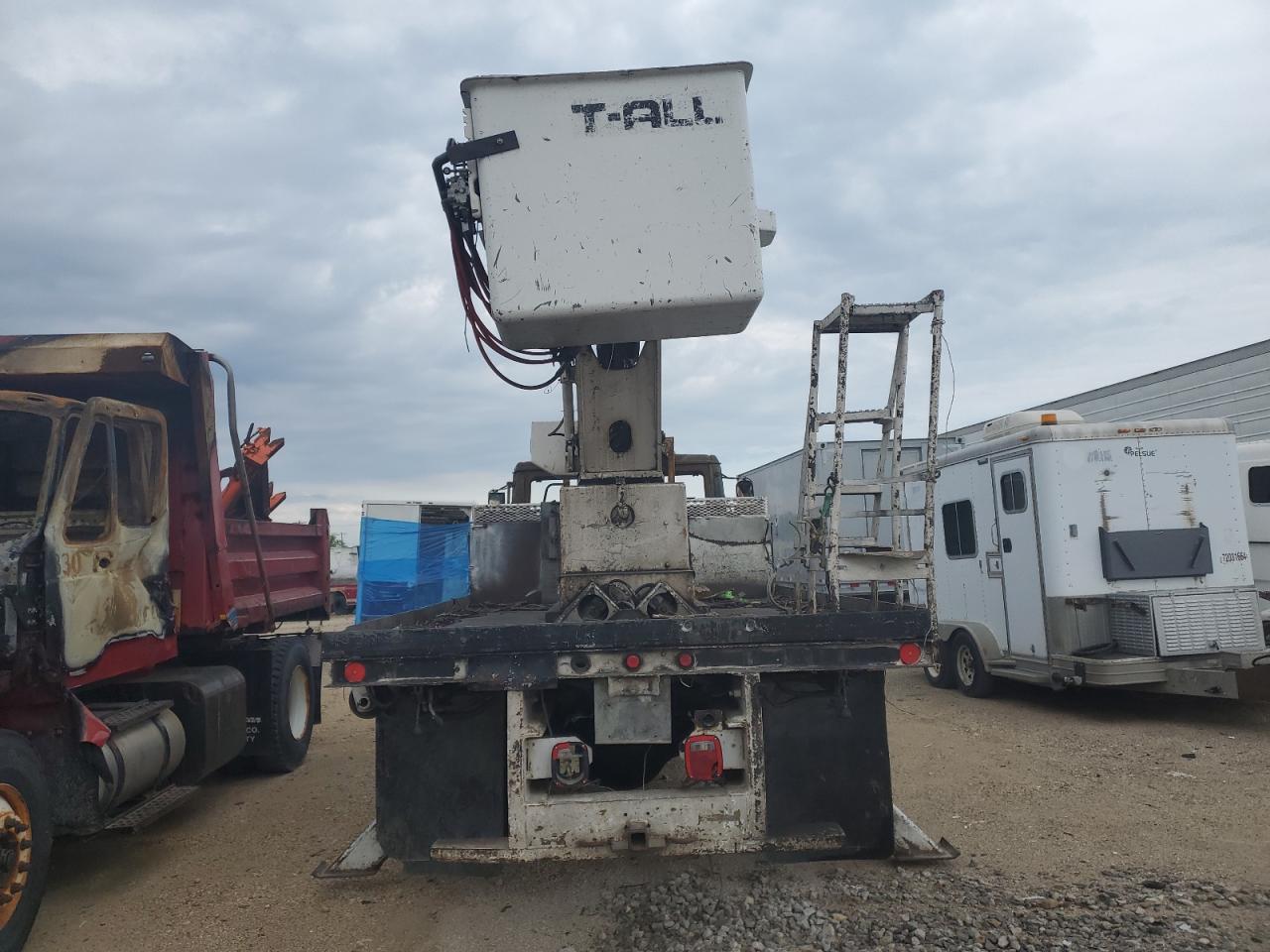 Lot #3292761772 1997 FREIGHTLINER MEDIUM CON