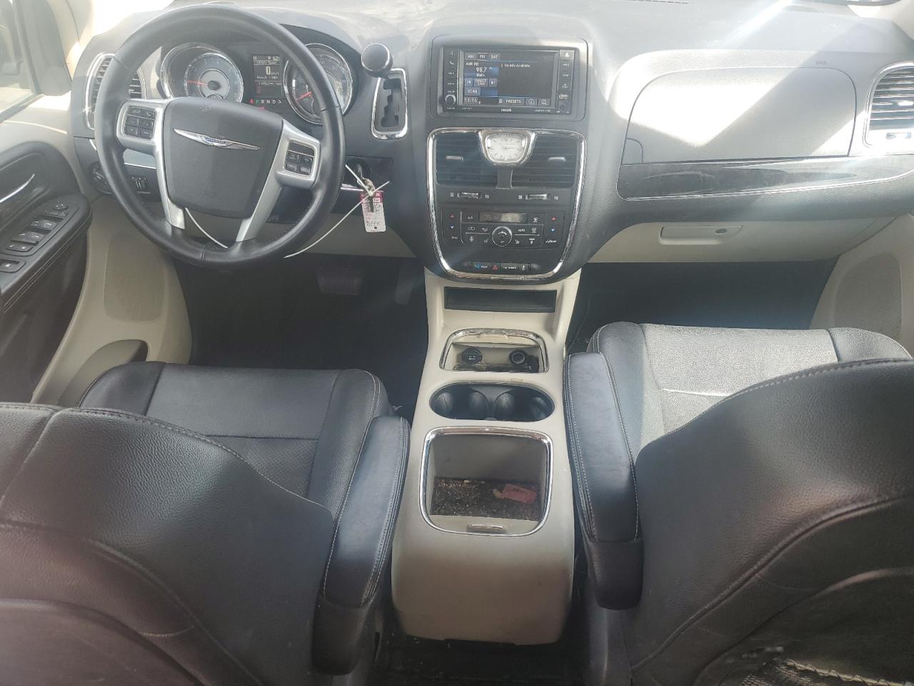 CHRYSLER TOWN & COUNTRY TOURING L