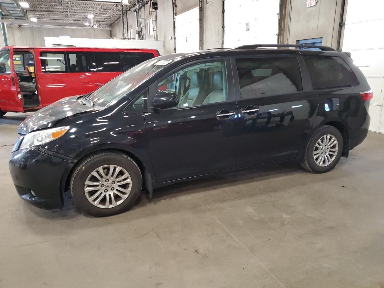TOYOTA SIENNA XLE