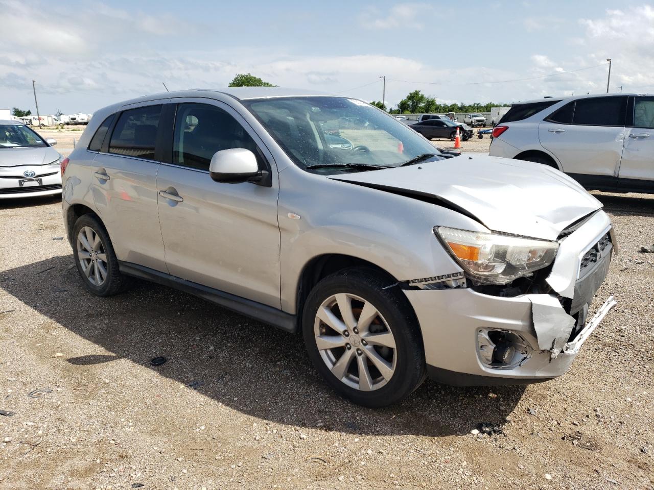 MITSUBISHI OUTLANDER SE