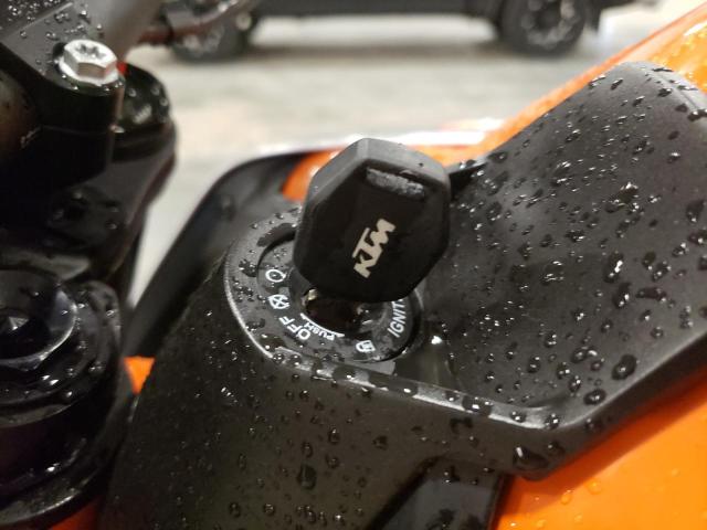2021 KTM 890 DUKE R VBKTU9406MM811380