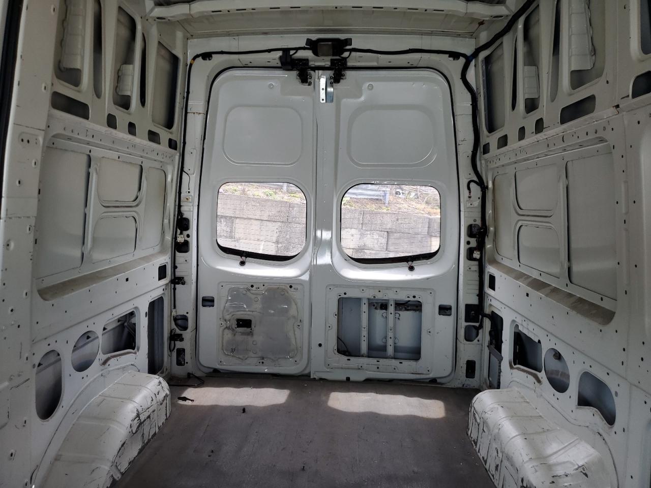 NISSAN NV2500 2500 S