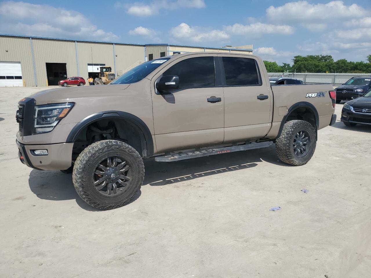 NISSAN TITAN SV