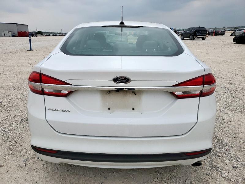 2018 FORD FUSION S 3FA6P0G70JR129095
