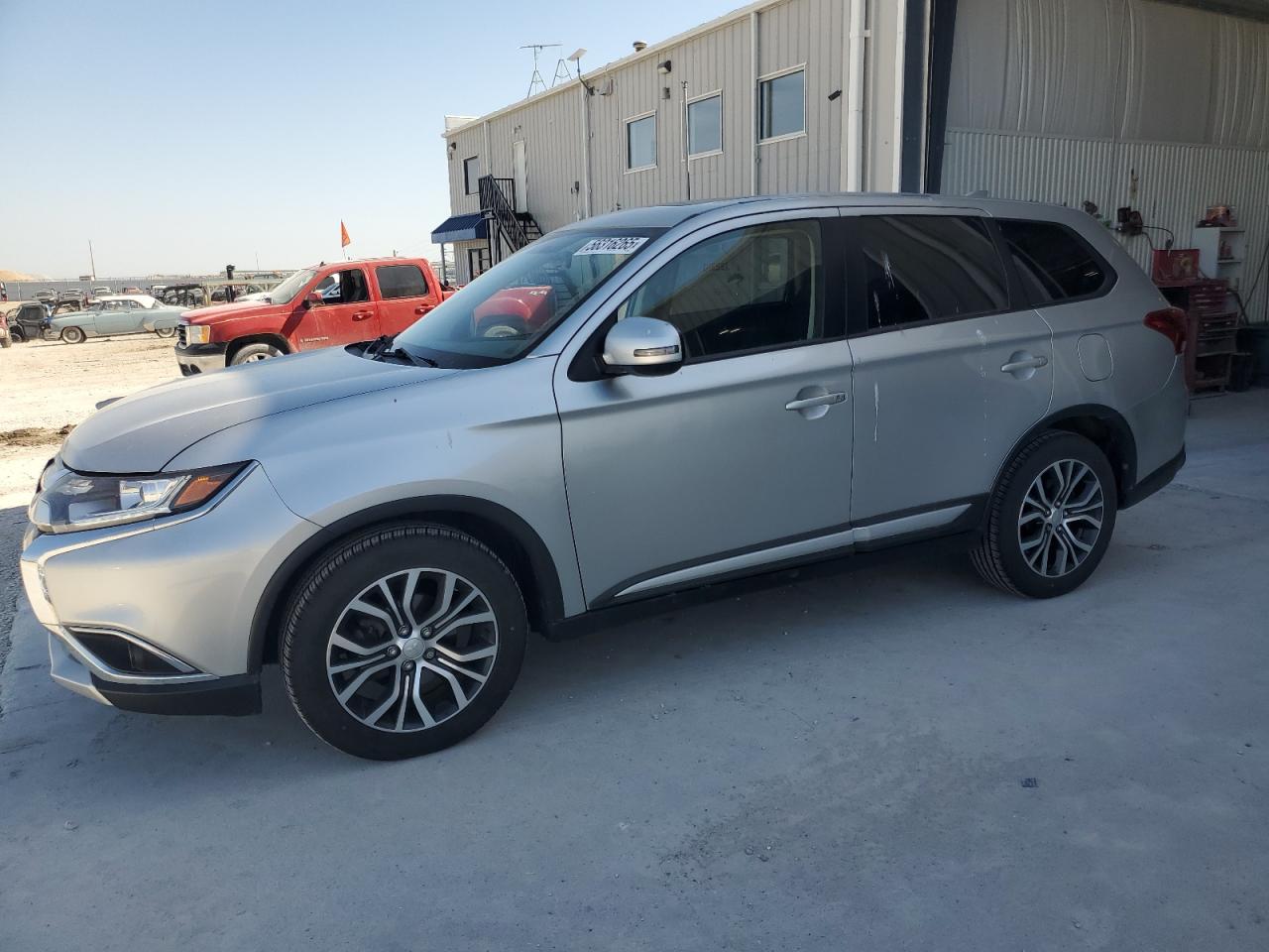 MITSUBISHI OUTLANDER SE