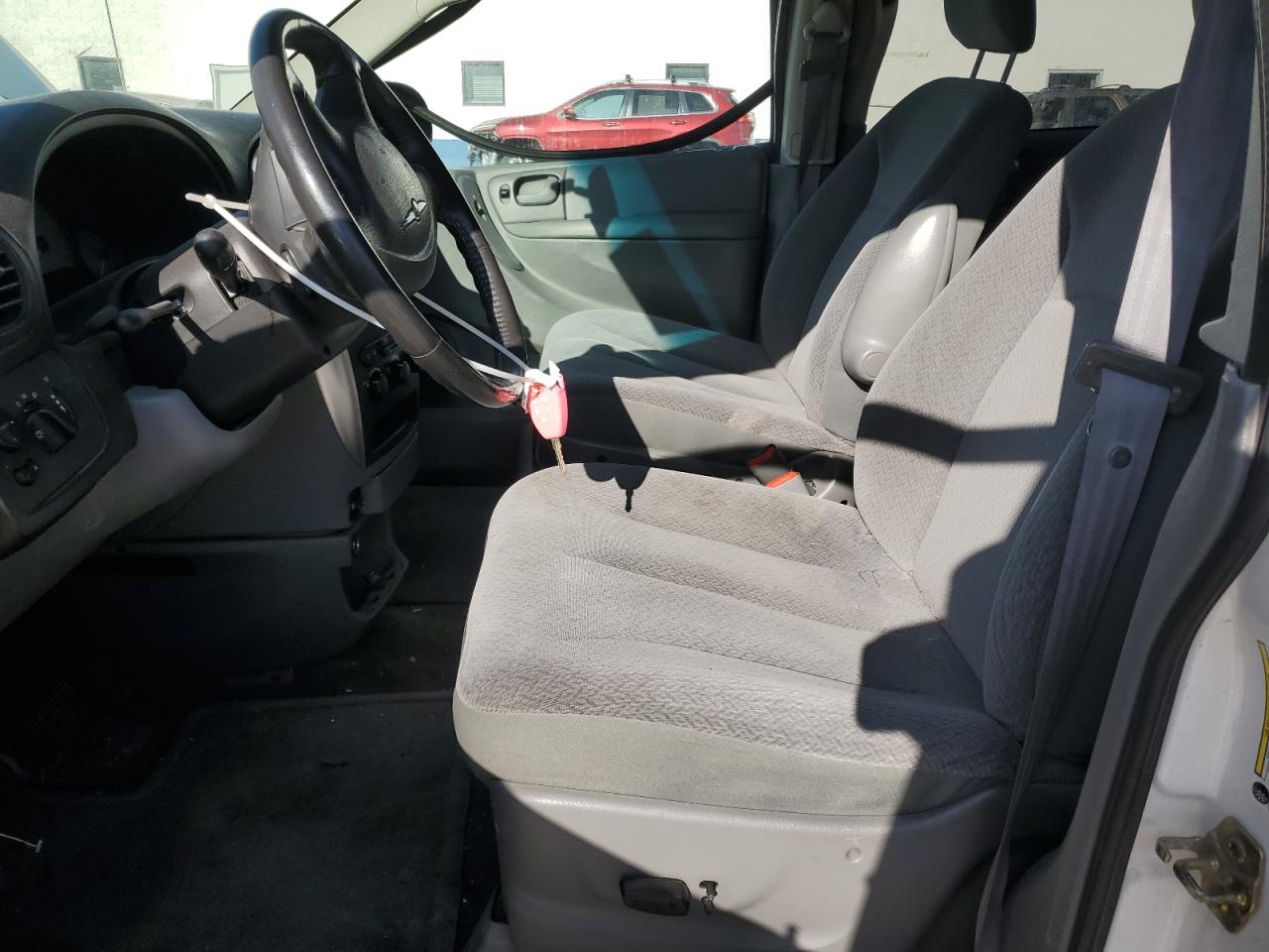 Lot #3302598759 2005 CHRYSLER TOWN & COU