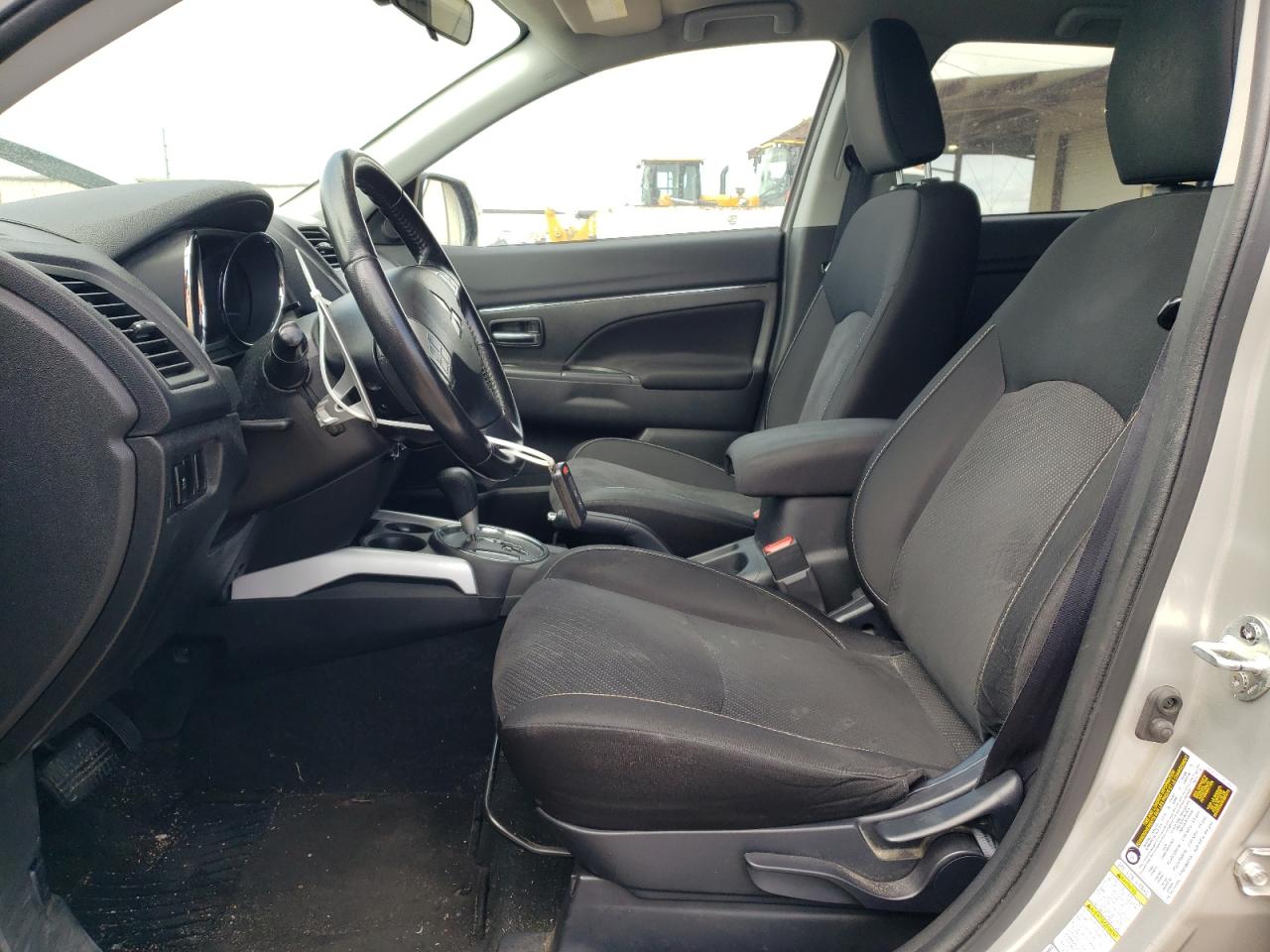 MITSUBISHI OUTLANDER SE