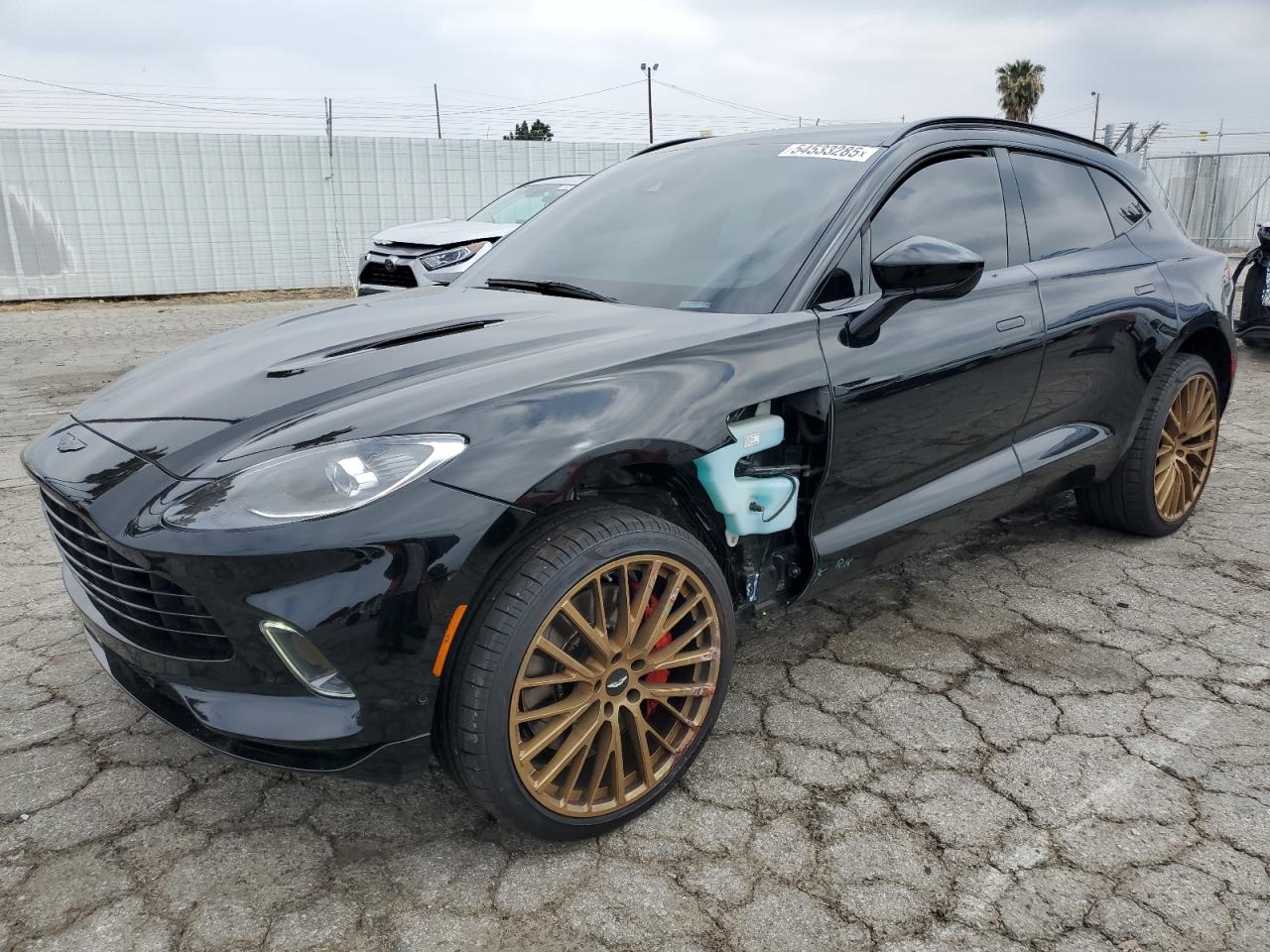 ASTON MARTIN DBX