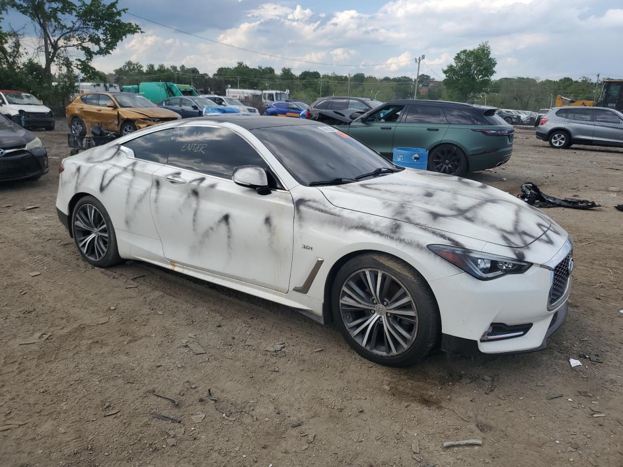 INFINITI Q60 LUXE 300