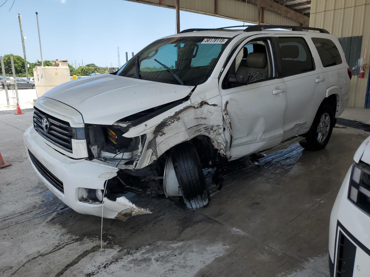 TOYOTA SEQUOIA SR5