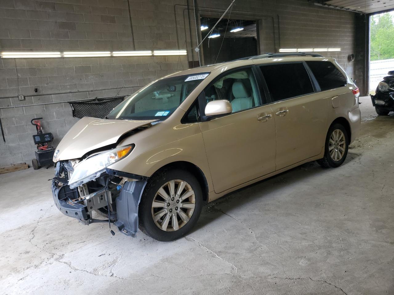 TOYOTA SIENNA XLE