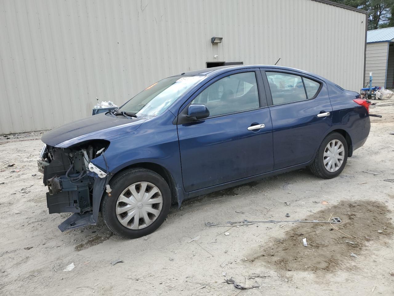 NISSAN VERSA S