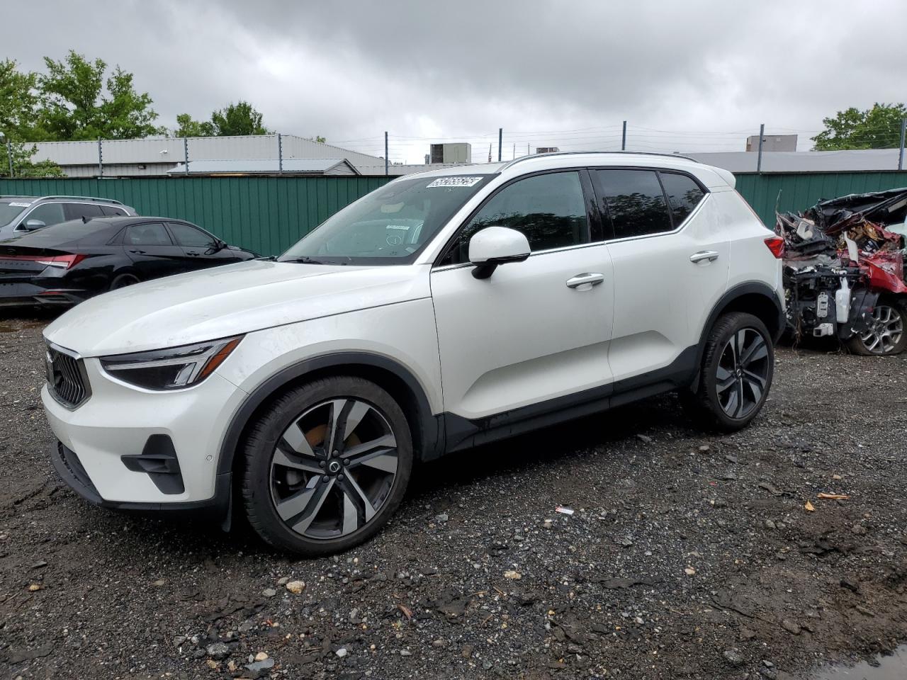 VOLVO XC40 PLUS