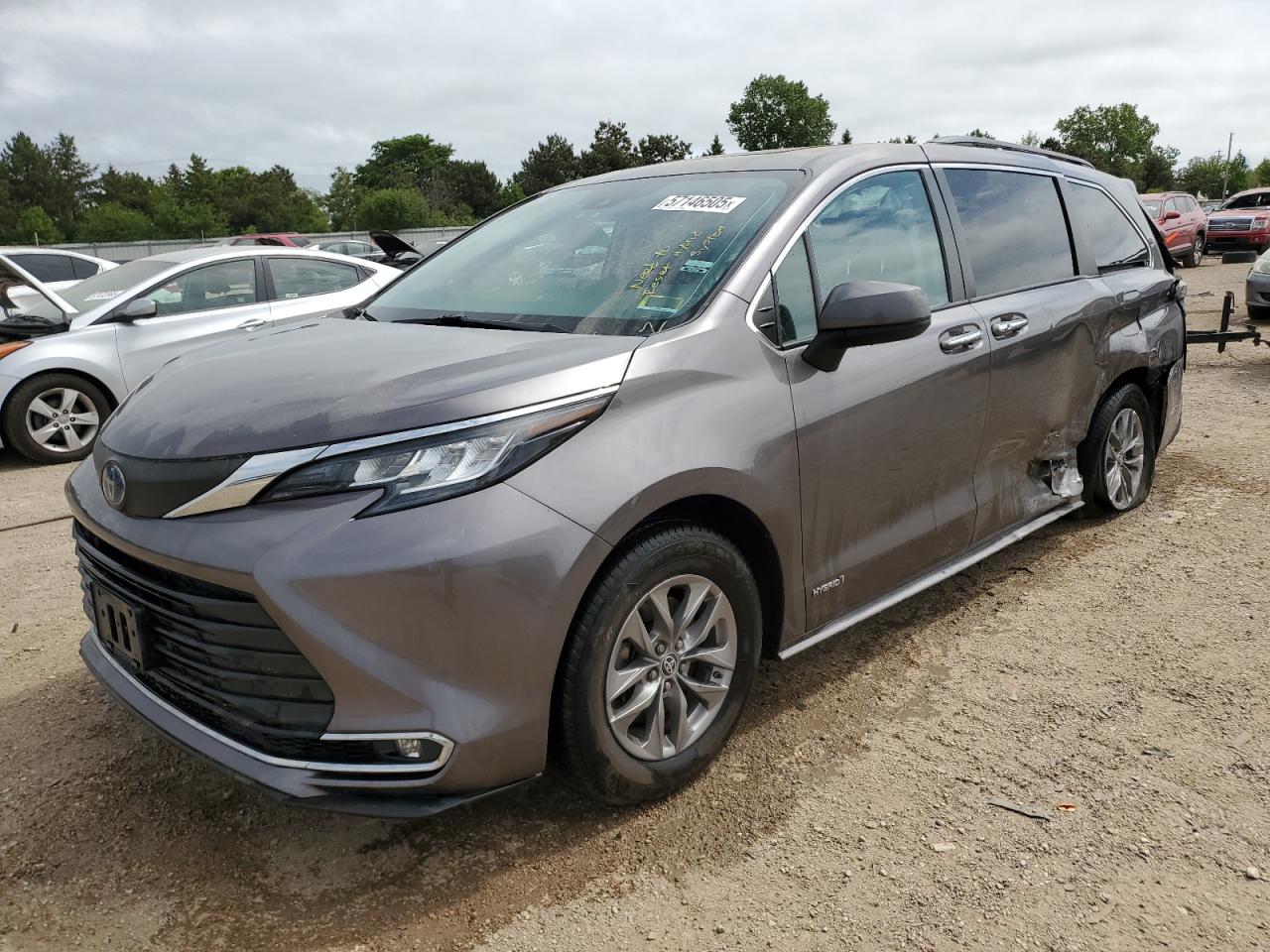 TOYOTA SIENNA XLE