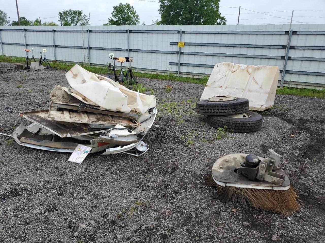 Lot #3229663256 2017 INTERNATIONAL 4000 4400