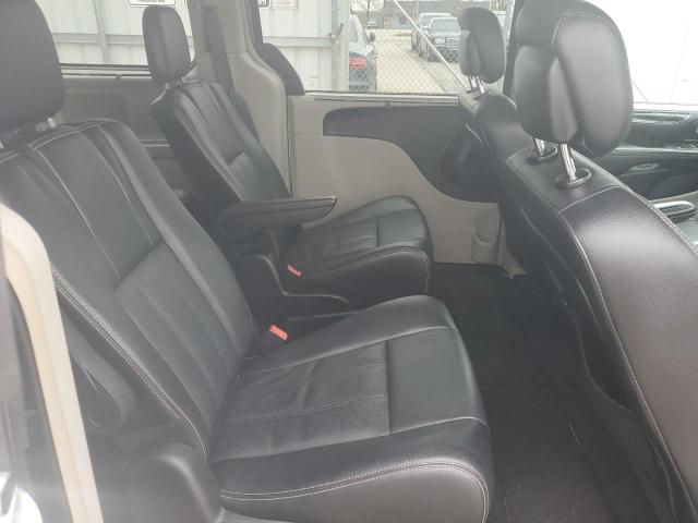 2015 CHRYSLER TOWN & COU - 2C4RC1CG1FR590396