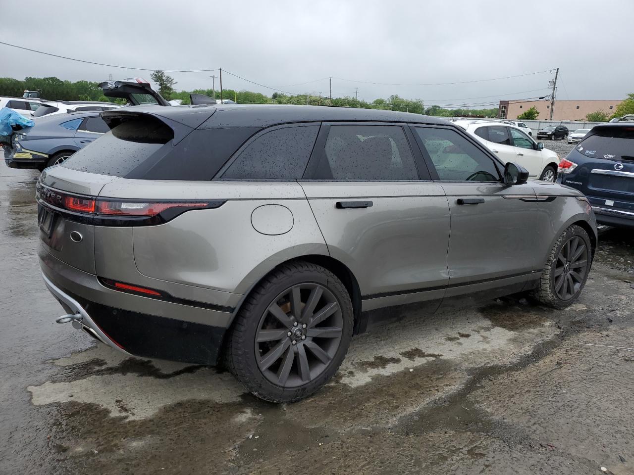 LAND ROVER RANGE ROVER R-DYNAMIC SE