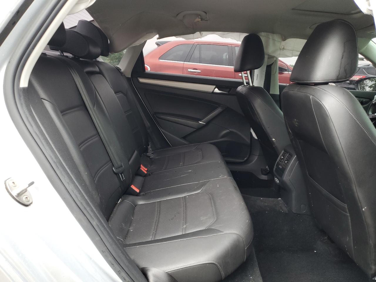 VOLKSWAGEN PASSAT SE