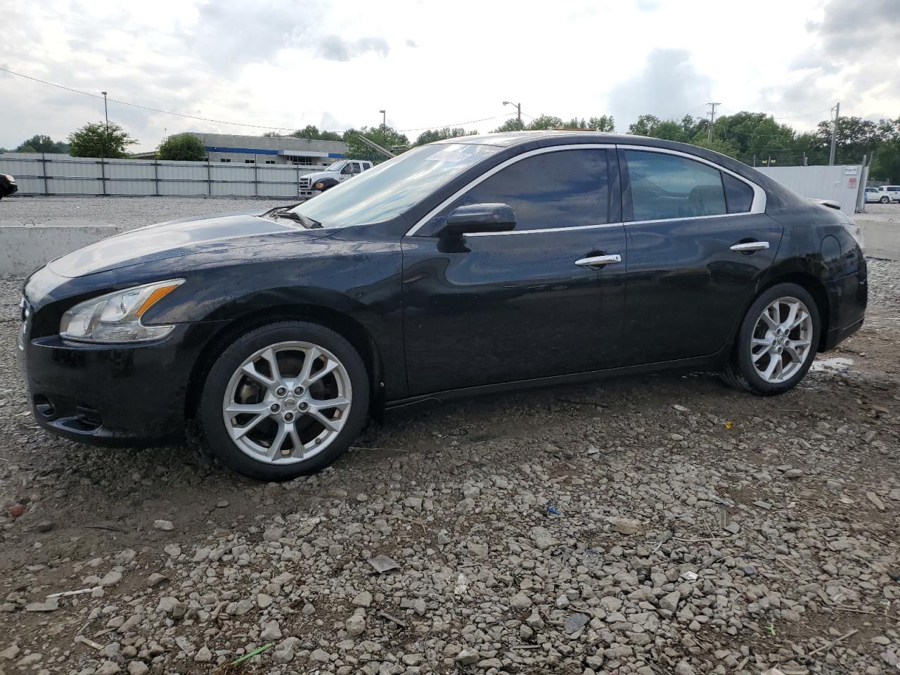 NISSAN MAXIMA S
