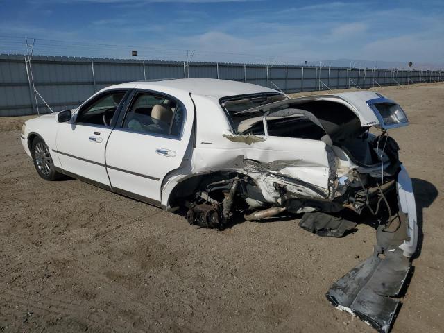 LINCOLN TOWN CAR S 2003 white  gas 1LNHM82W73Y618571 photo #3
