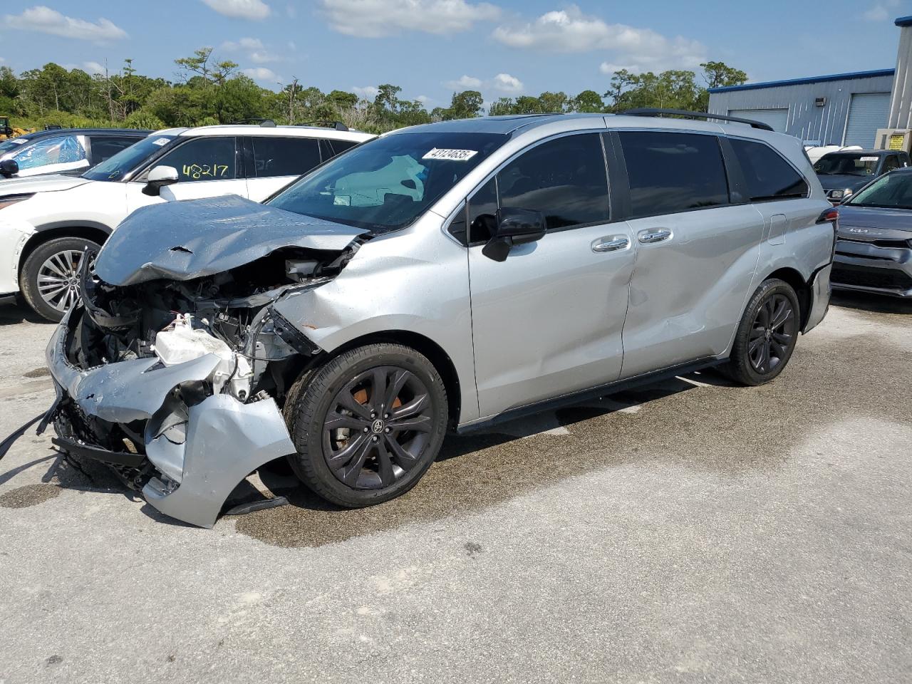 TOYOTA SIENNA XSE