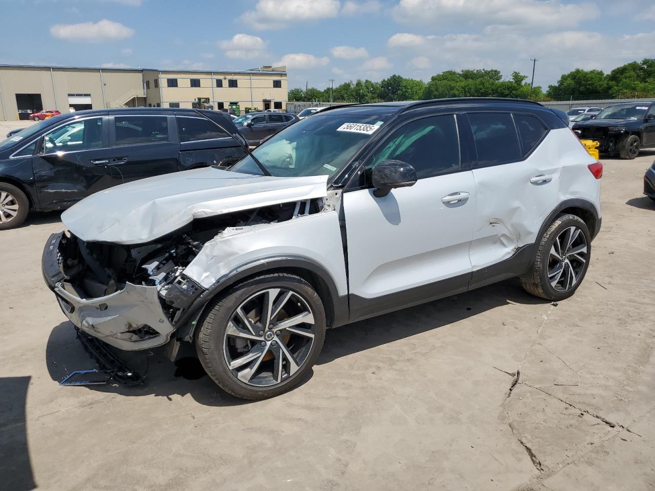 VOLVO XC40 T4 R-DESIGN