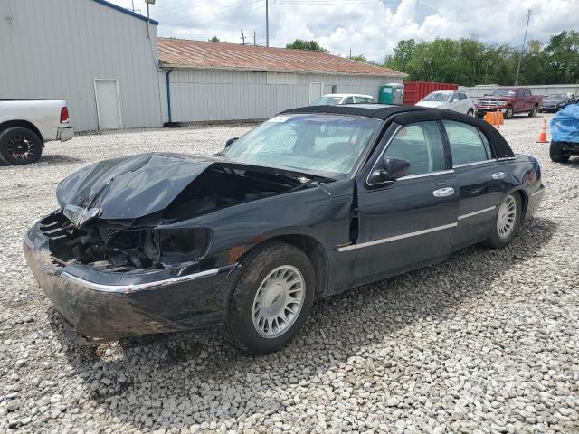 LINCOLN TOWN CAR 2000 black  gas 1LNHM83W1YY787295 photo #1
