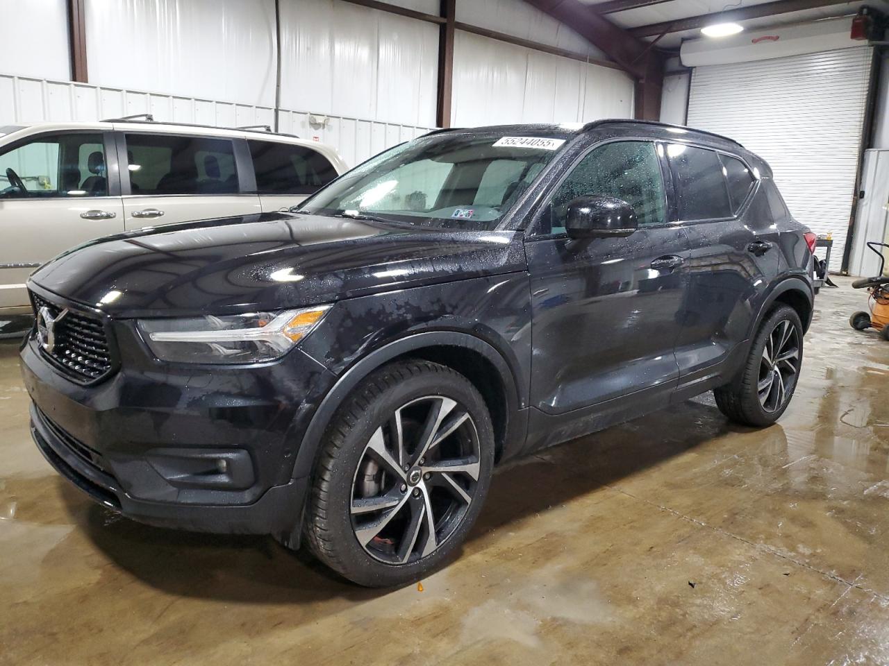 VOLVO XC40 T5 R-DESIGN