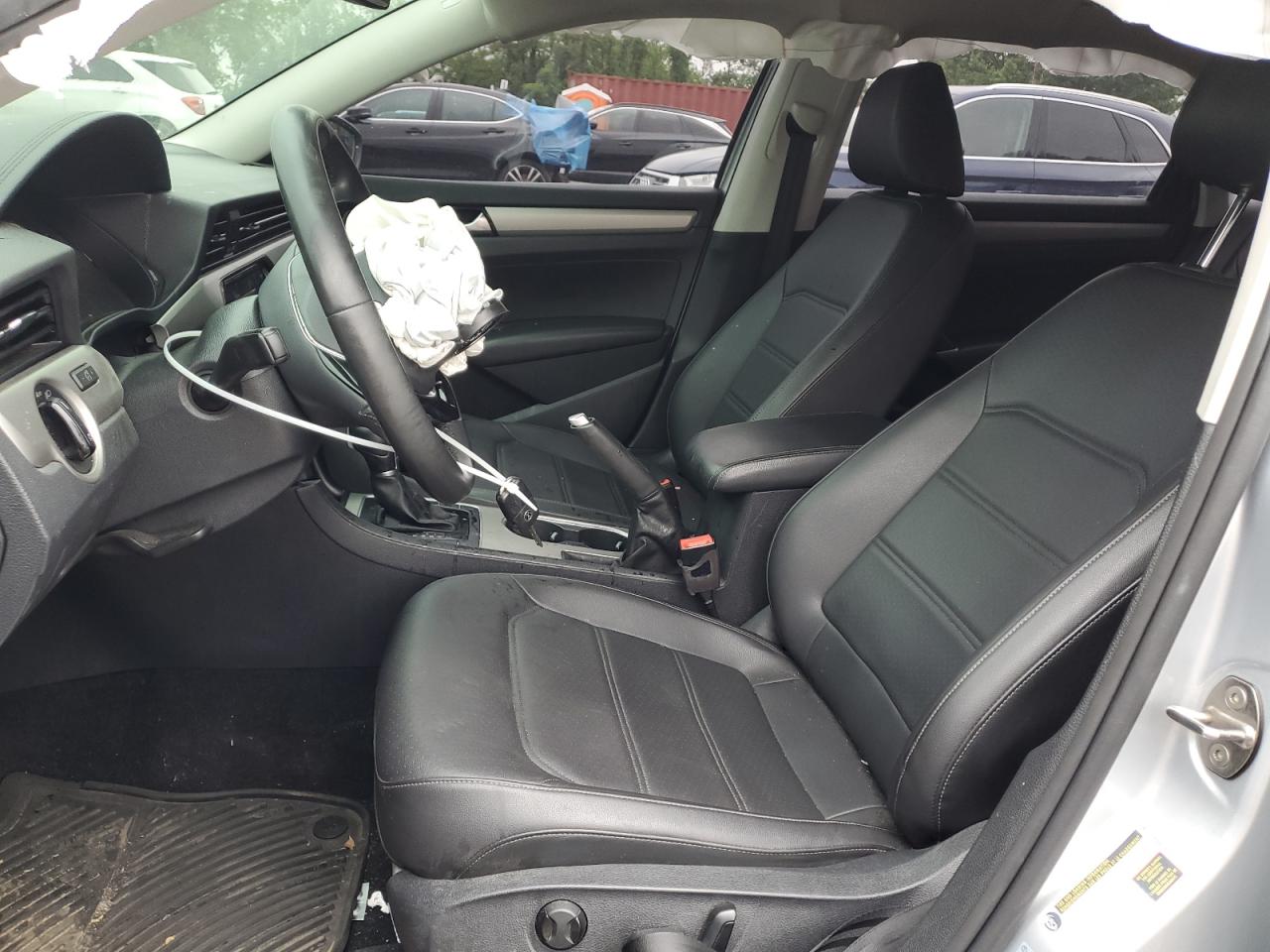 VOLKSWAGEN PASSAT SE