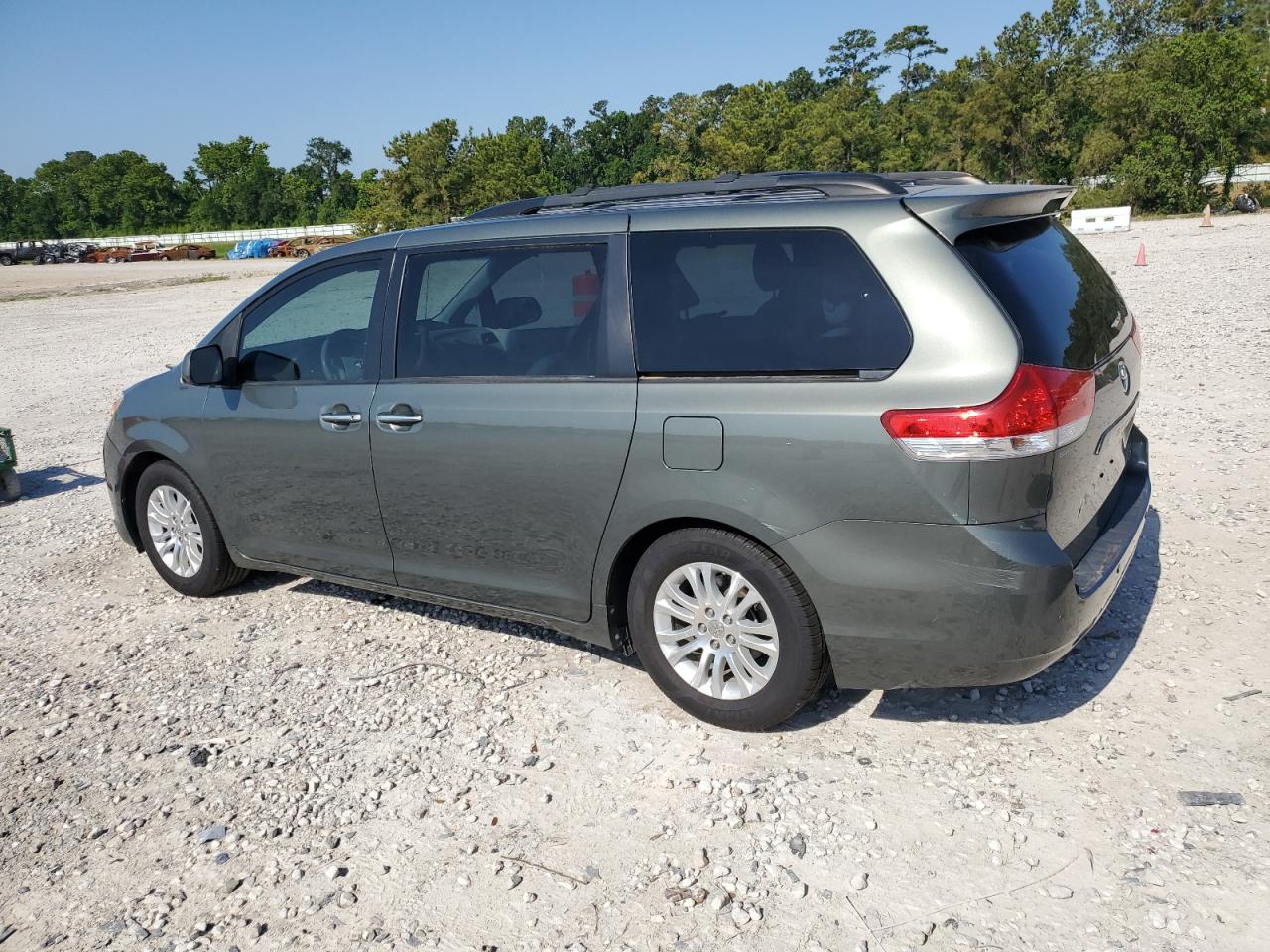TOYOTA SIENNA XLE