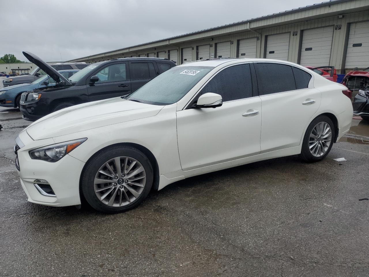 INFINITI Q50 LUXE