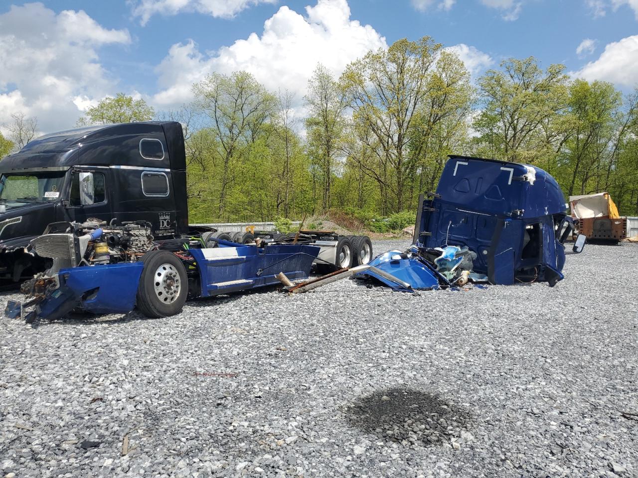 Lot #3271628348 2021 FREIGHTLINER CASCADIA 1