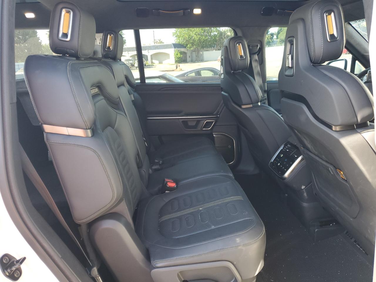 RIVIAN R1S ADVENTURE