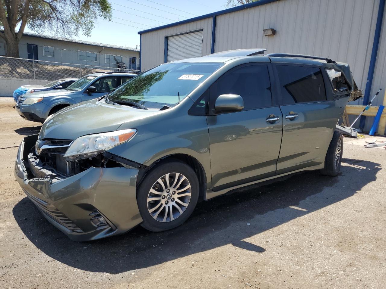 TOYOTA SIENNA XLE
