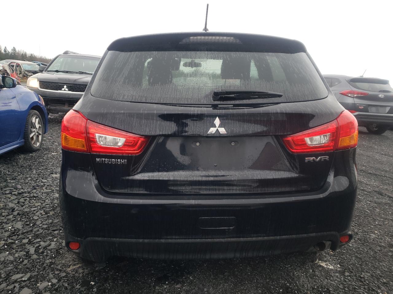 MITSUBISHI OUTLANDER SE