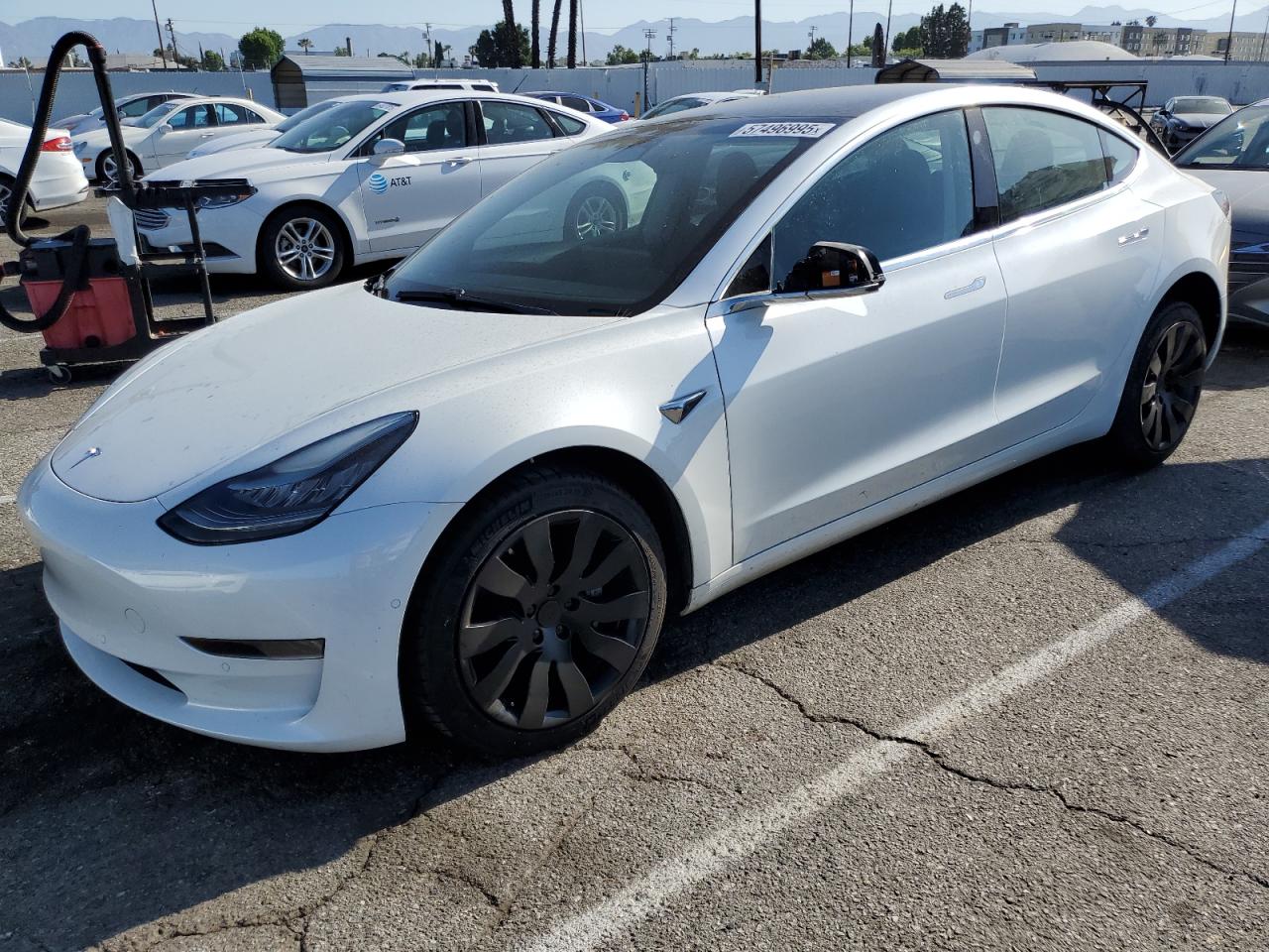 TESLA MODEL 3