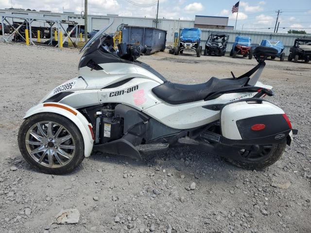 CAN-AM SPYDER ROA 2013 white  gas 2BXNCBC13DV003023 photo #4