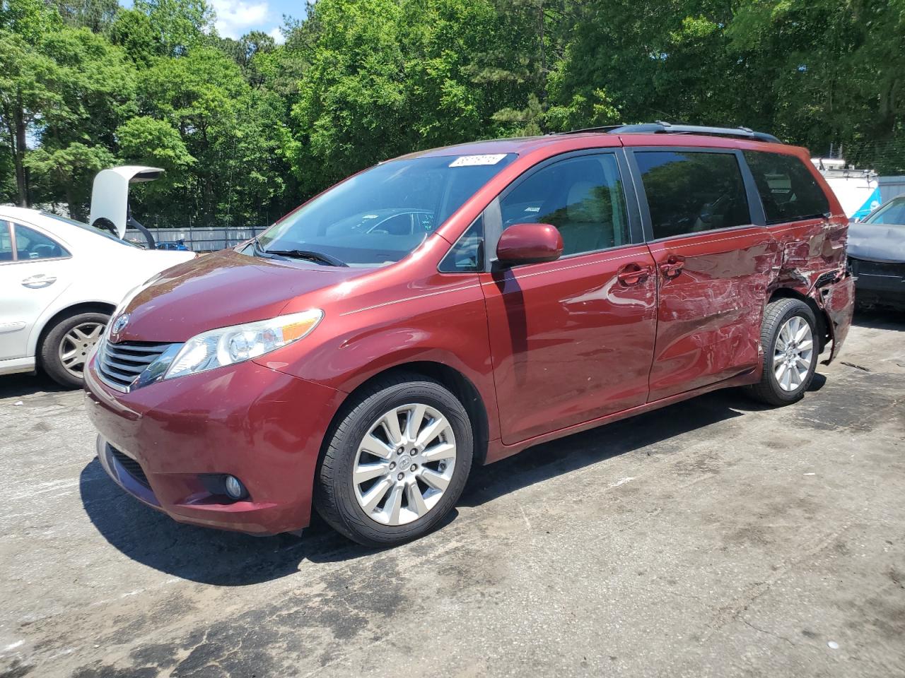 TOYOTA SIENNA XLE