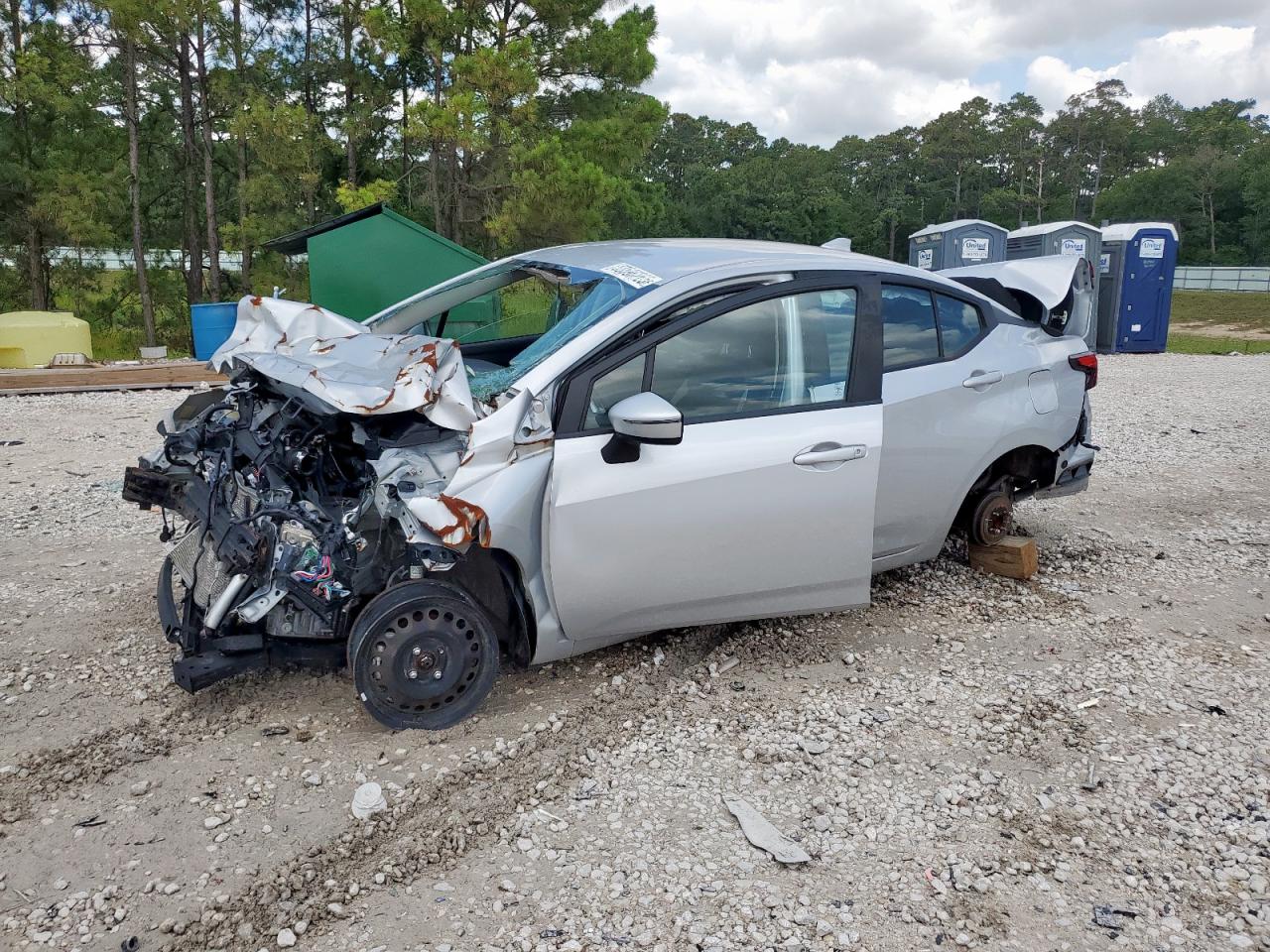 NISSAN VERSA SV