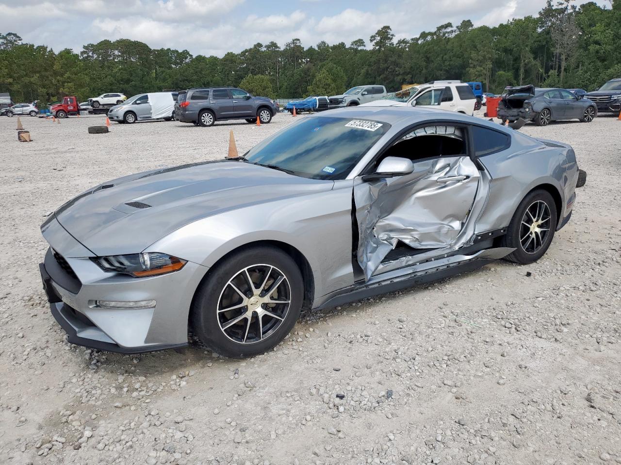 FORD MUSTANG