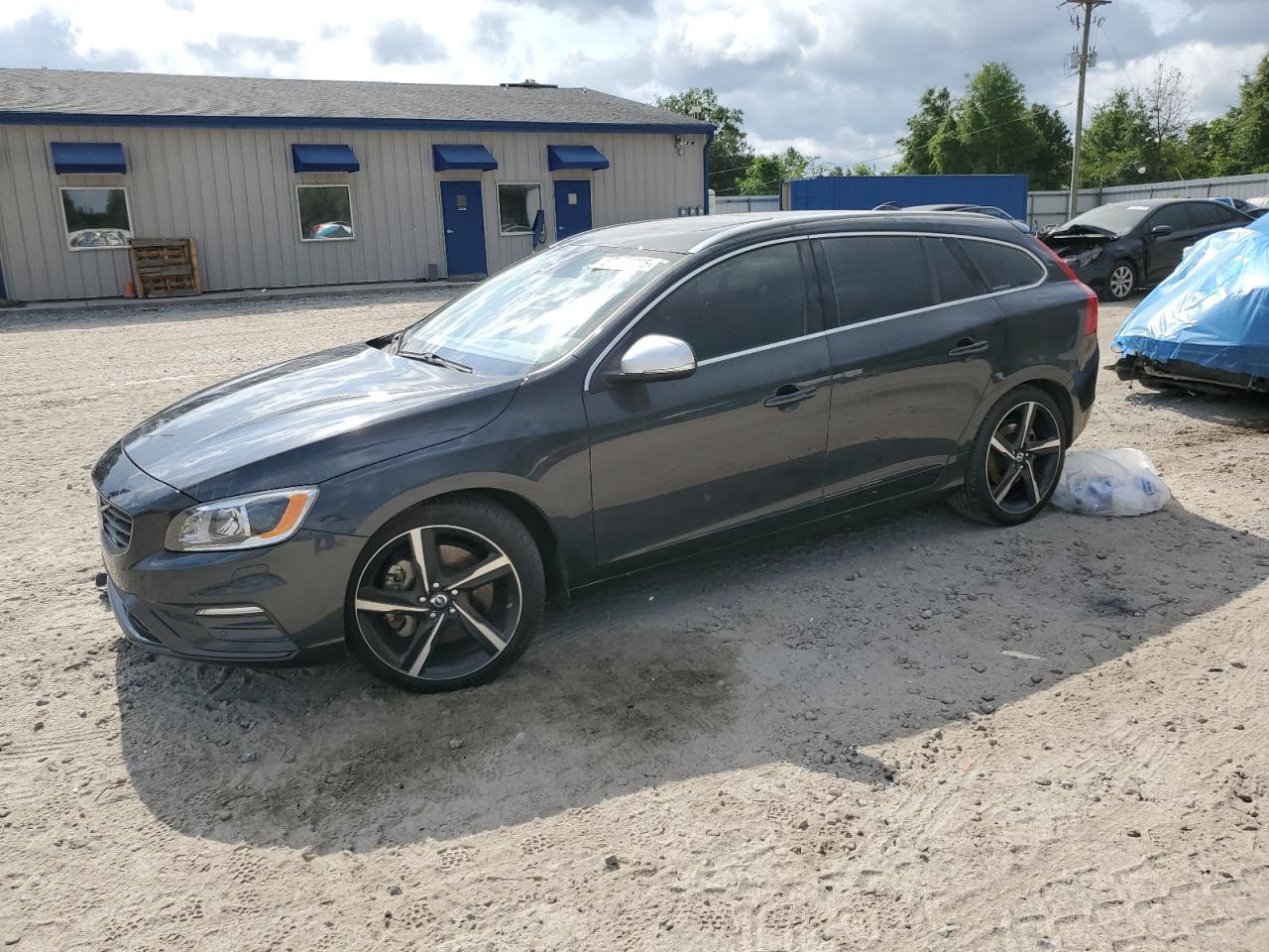 VOLVO V60 R DESIGN