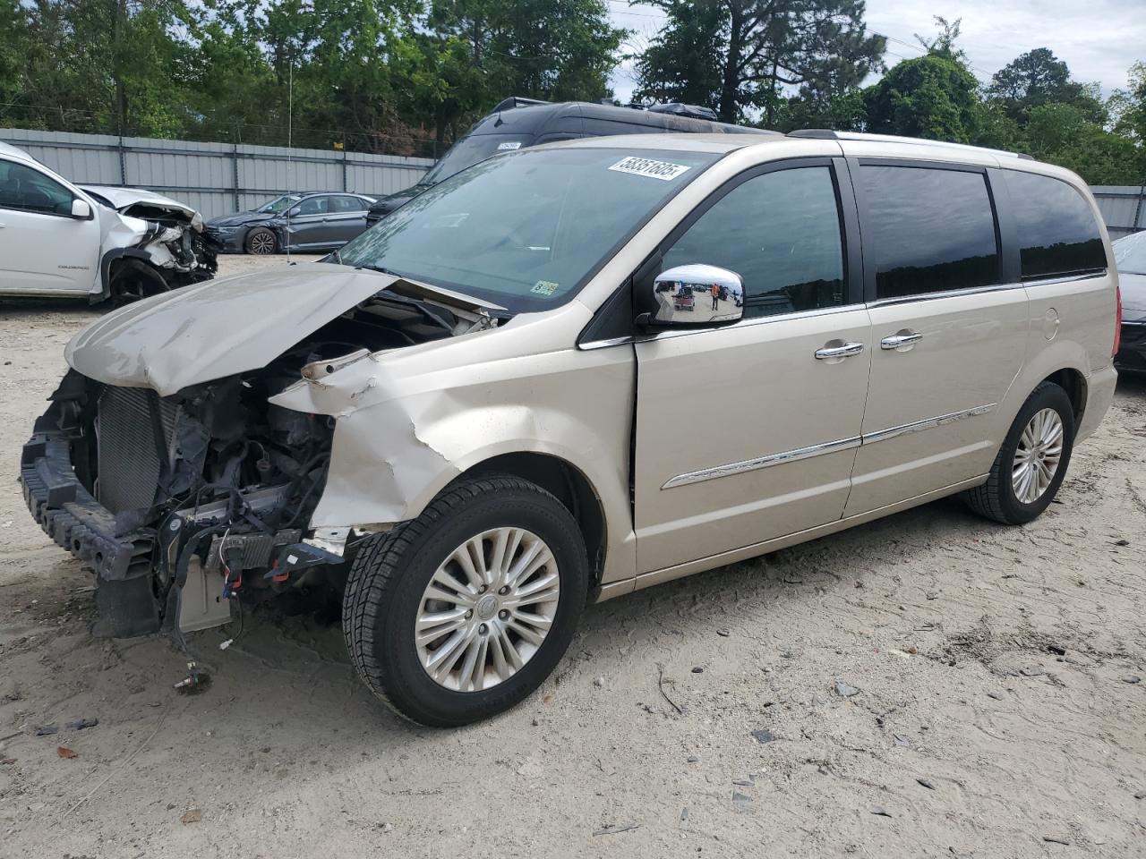 CHRYSLER TOWN & COUNTRY LIMITED