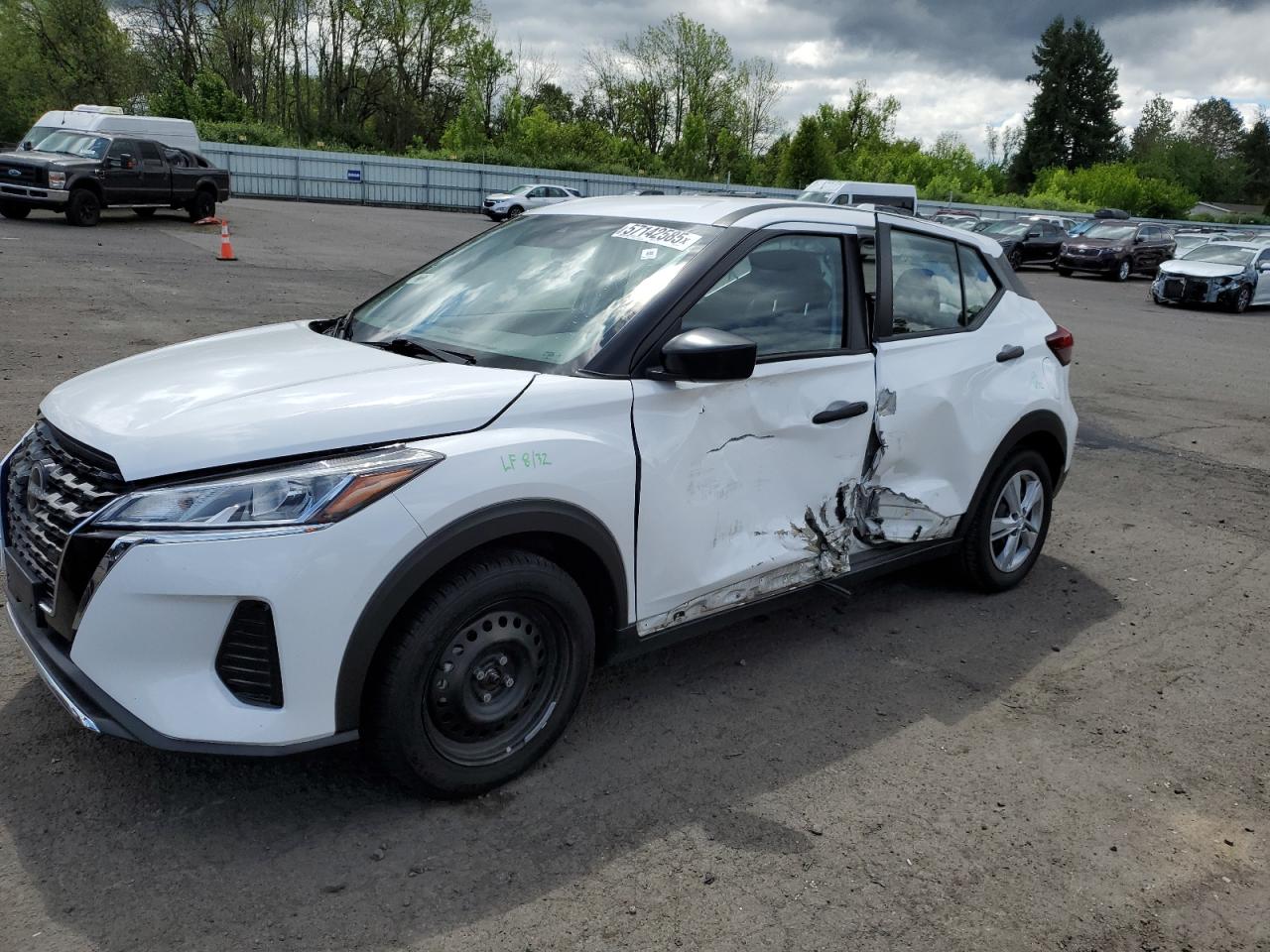 NISSAN KICKS S