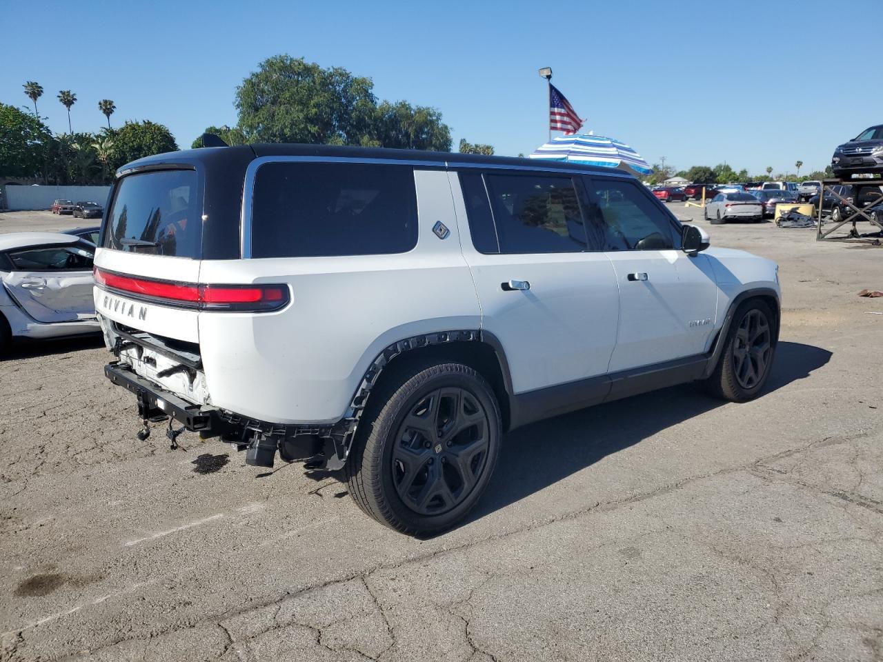 RIVIAN R1S ADVENTURE