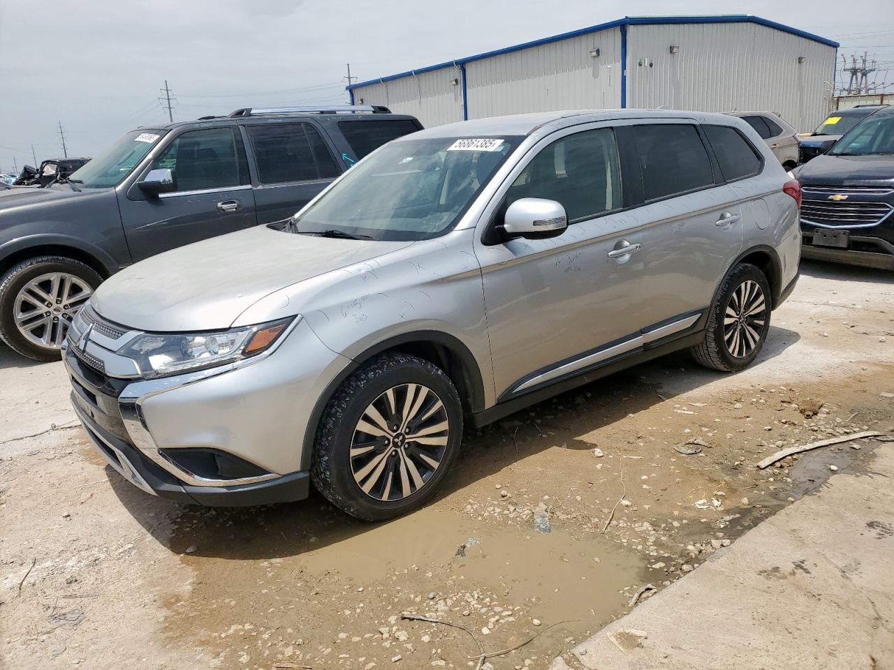MITSUBISHI OUTLANDER SE