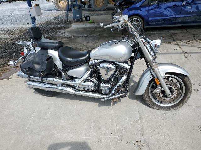 YAMAHA XV1700