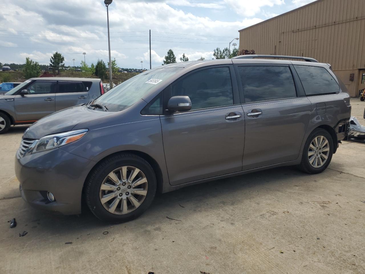 TOYOTA SIENNA XLE